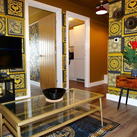 Ultra Deluxe Versace Apartment Near Sheffield Full Sky Tv Rotherham Luaran gambar