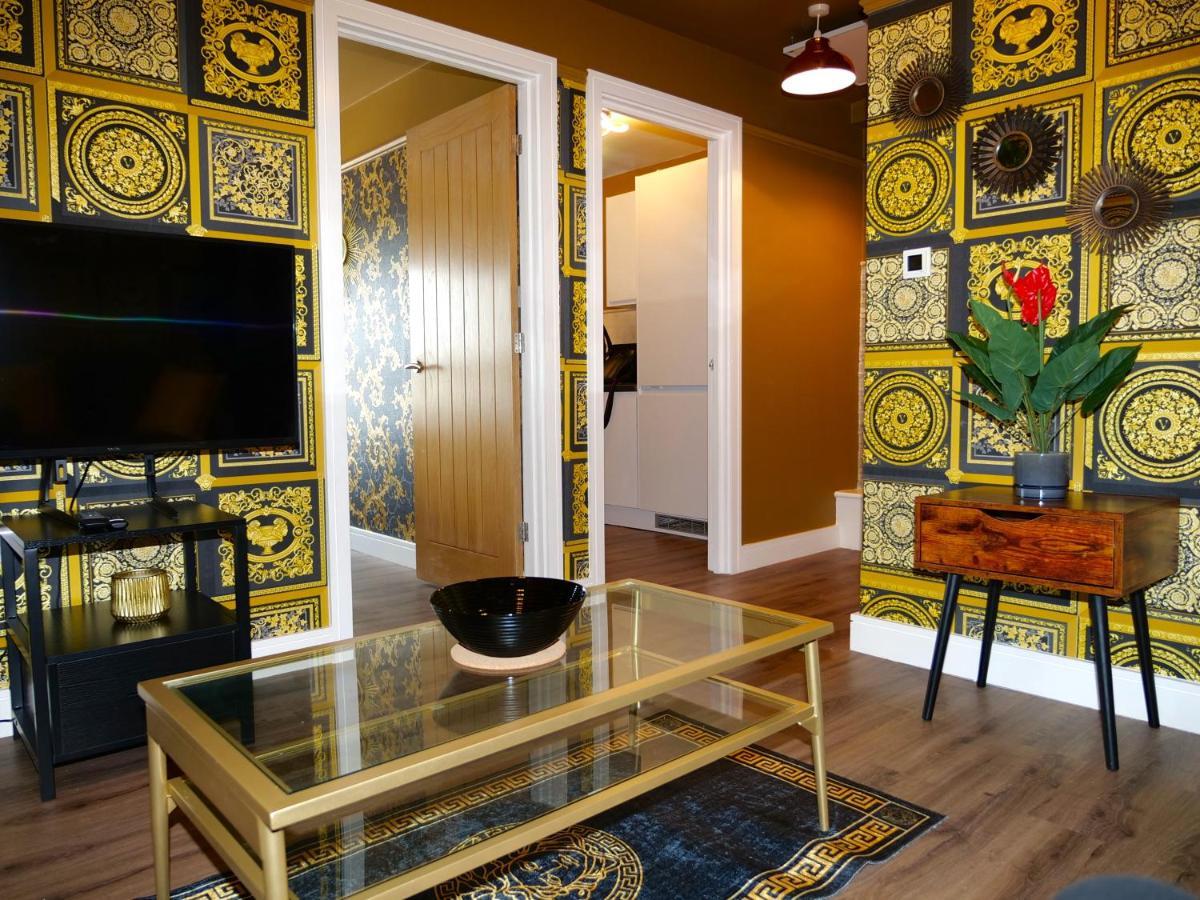 Ultra Deluxe Versace Apartment Near Sheffield Full Sky Tv Rotherham Luaran gambar