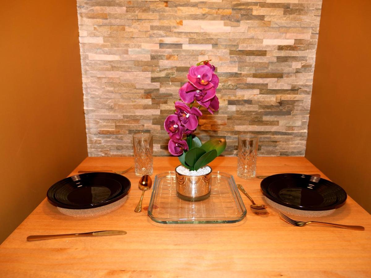 Ultra Deluxe Versace Apartment Near Sheffield Full Sky Tv Rotherham Luaran gambar