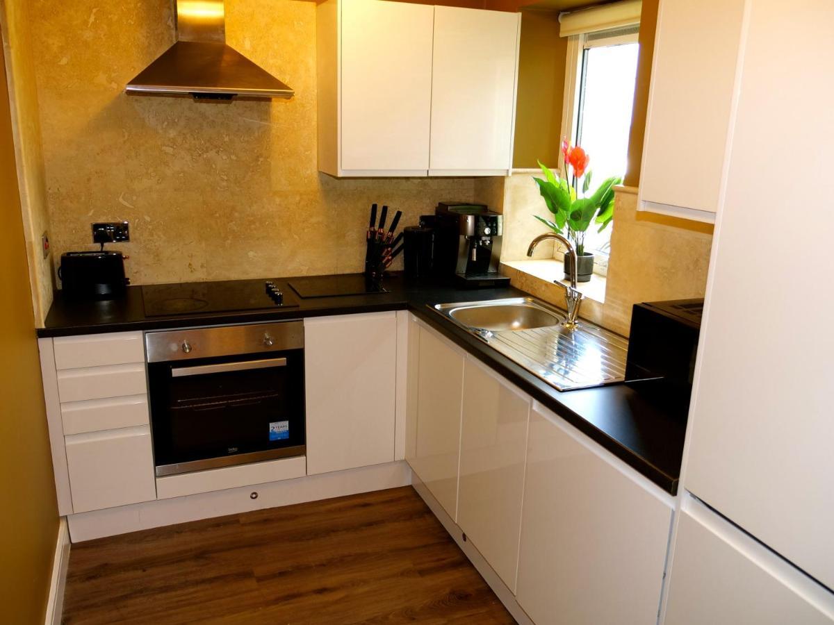 Ultra Deluxe Versace Apartment Near Sheffield Full Sky Tv Rotherham Luaran gambar