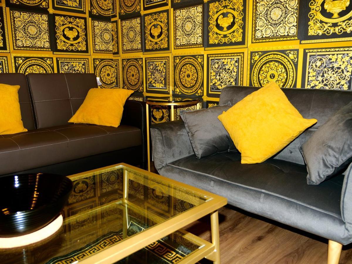 Ultra Deluxe Versace Apartment Near Sheffield Full Sky Tv Rotherham Luaran gambar