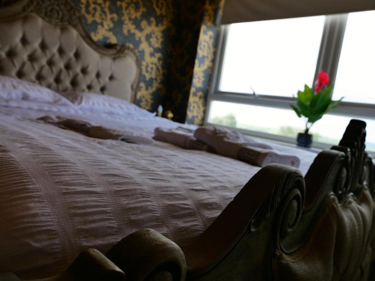 Ultra Deluxe Versace Apartment Near Sheffield Full Sky Tv Rotherham Luaran gambar