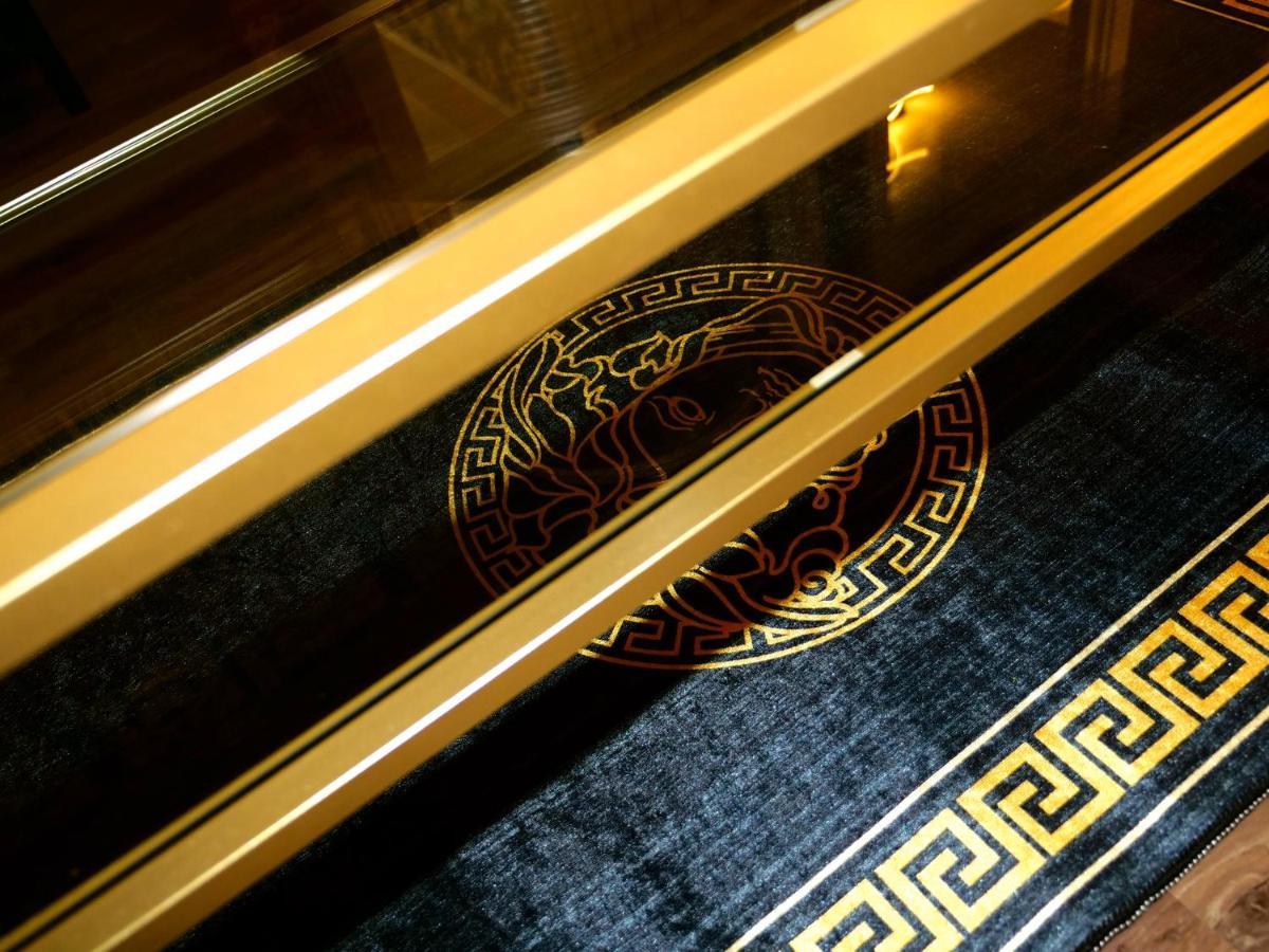 Ultra Deluxe Versace Apartment Near Sheffield Full Sky Tv Rotherham Luaran gambar